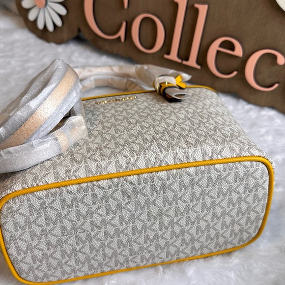 Jet Set Travel Extra- Small Logo Top- Zip Tote Bag - Picture 4 of 5